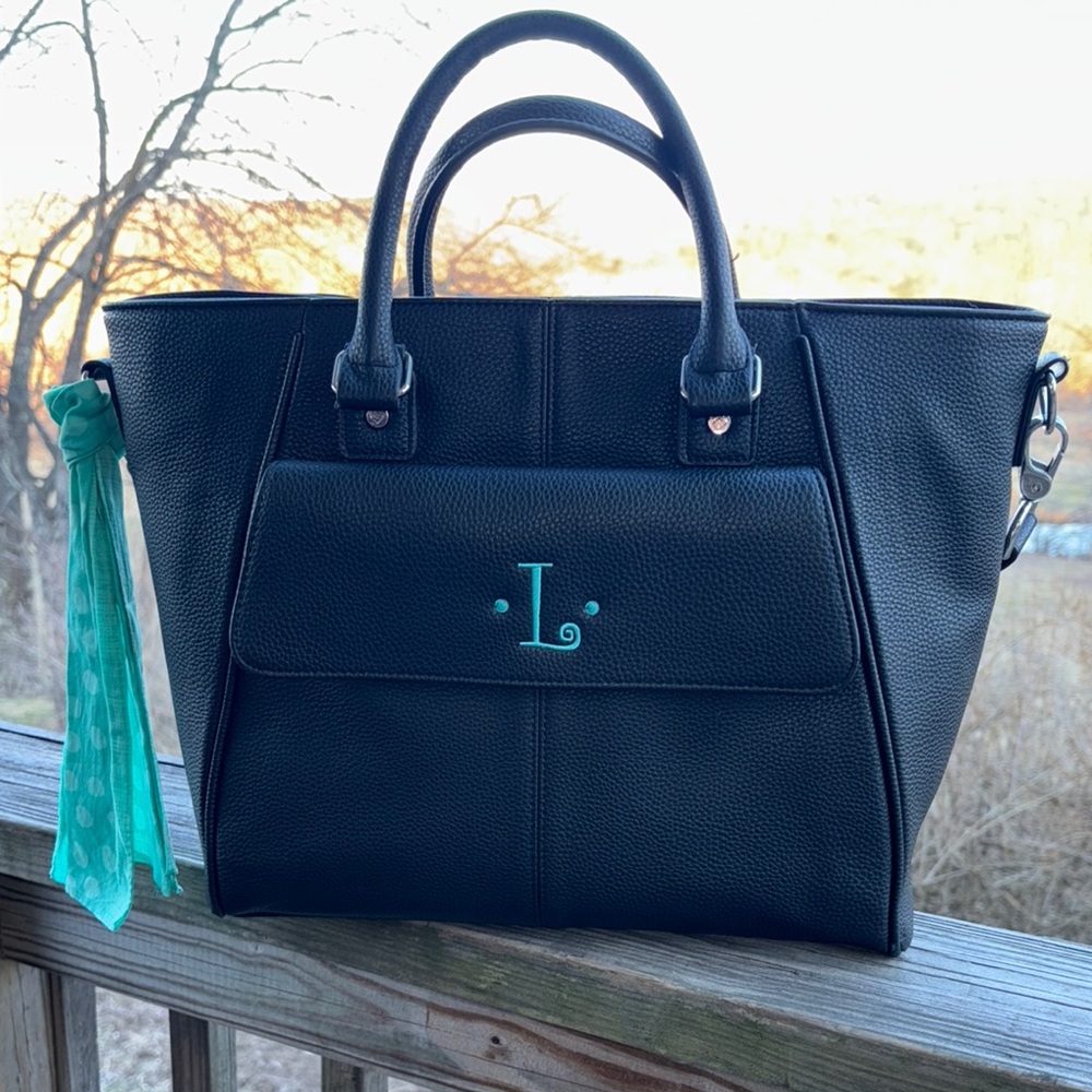 Thirty-One Diamond District Black Beauty Pebbled Leather L embroidered